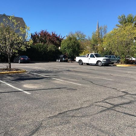 Norwood Inn And Suites Chaska מראה חיצוני תמונה