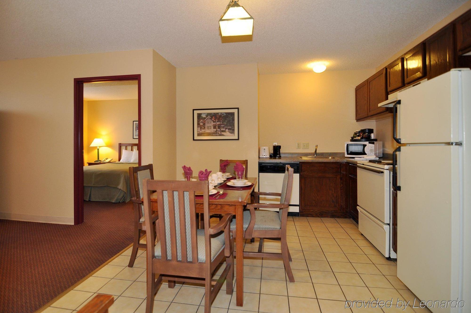 Norwood Inn And Suites Chaska חדר תמונה