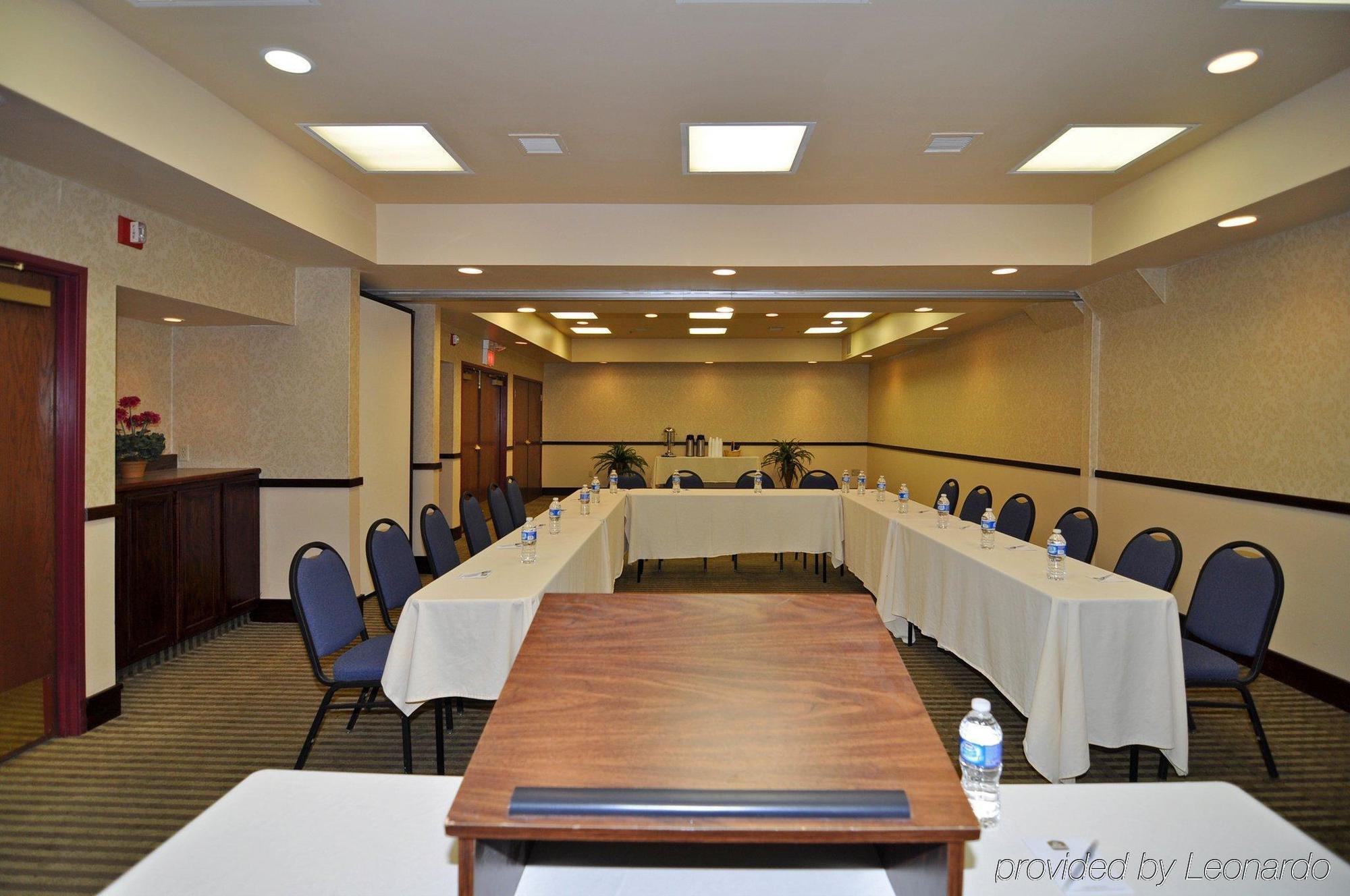 Norwood Inn And Suites Chaska עסק תמונה