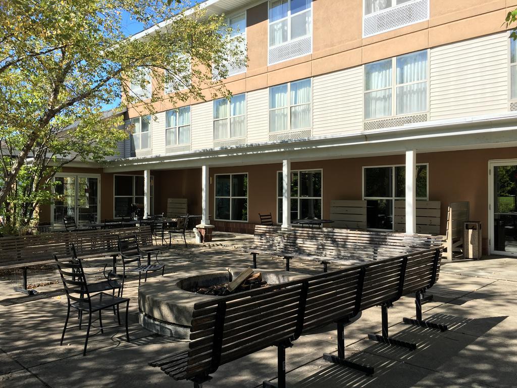 Norwood Inn And Suites Chaska מראה חיצוני תמונה