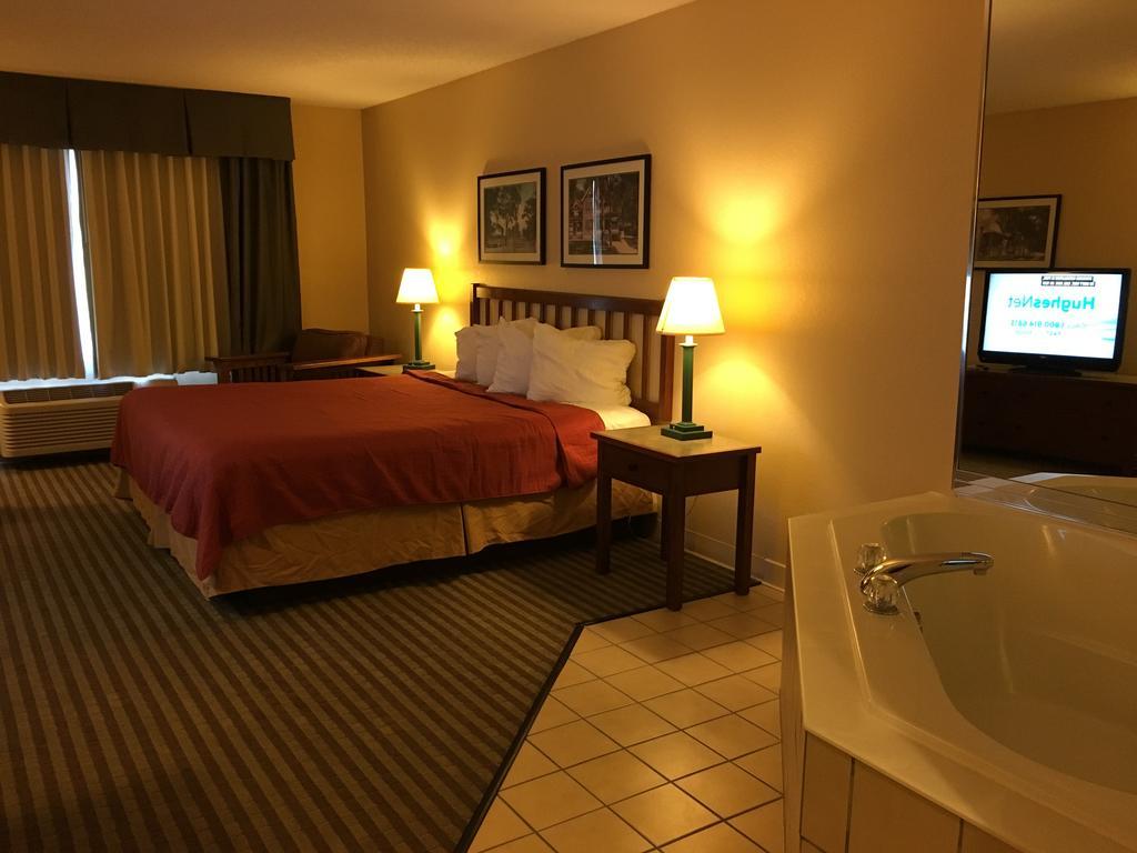 Norwood Inn And Suites Chaska מראה חיצוני תמונה