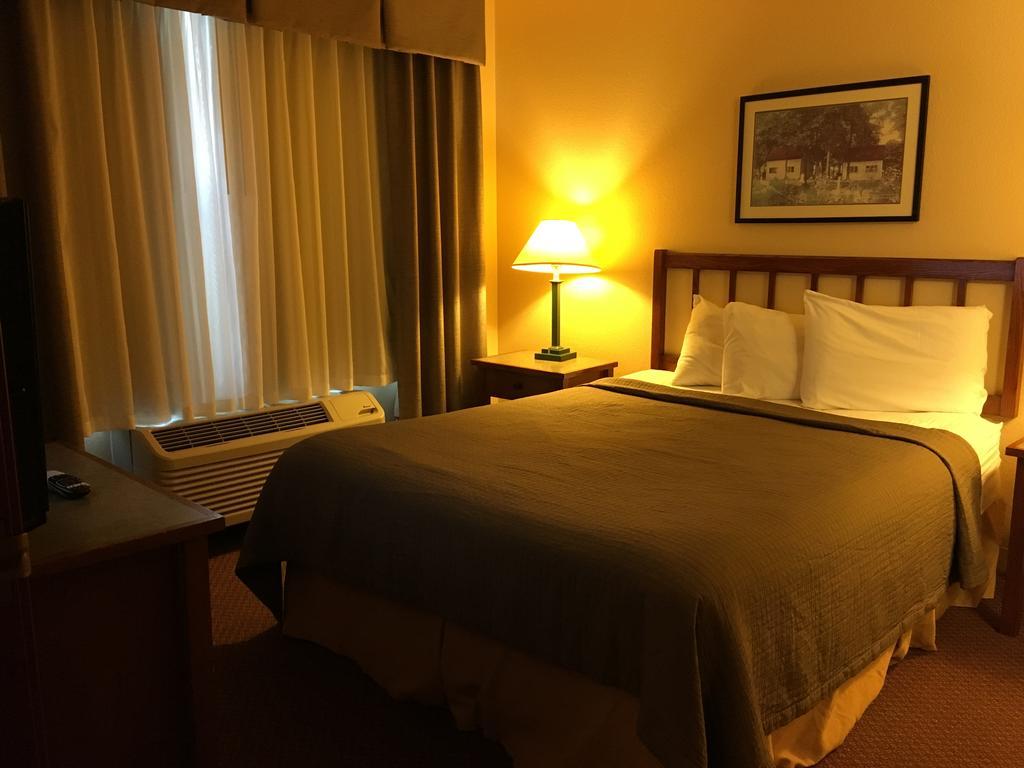 Norwood Inn And Suites Chaska מראה חיצוני תמונה