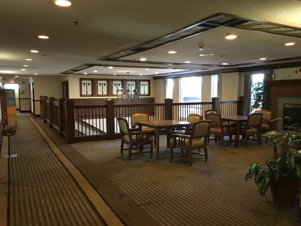 Norwood Inn And Suites Chaska מראה חיצוני תמונה