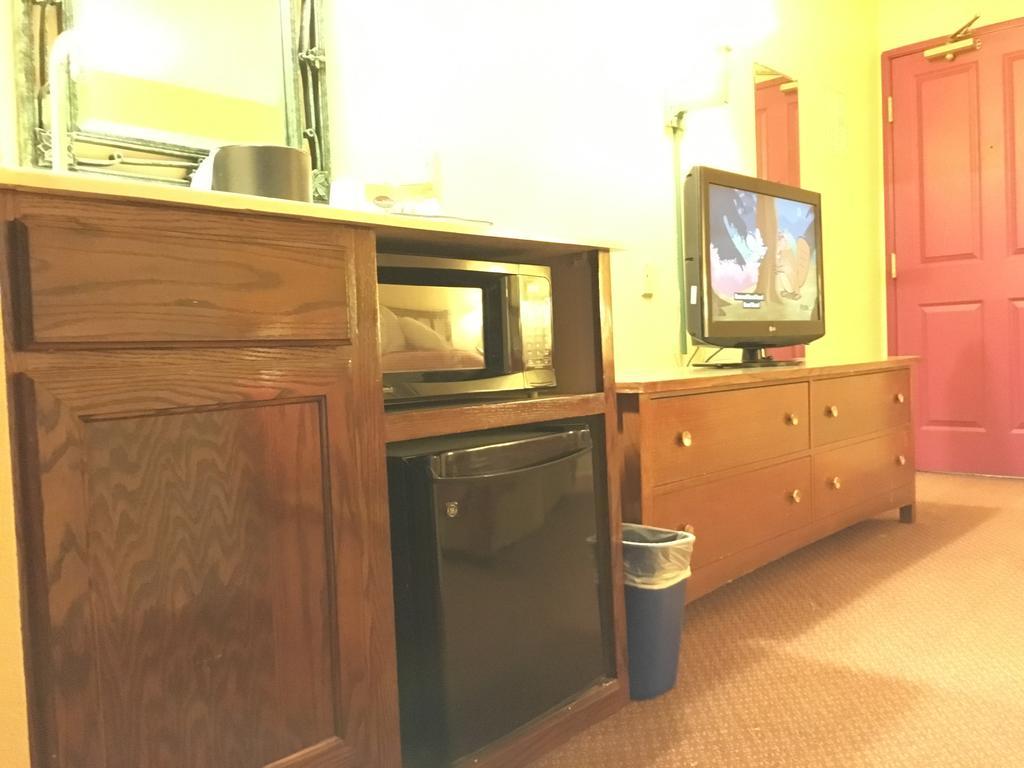 Norwood Inn And Suites Chaska מראה חיצוני תמונה