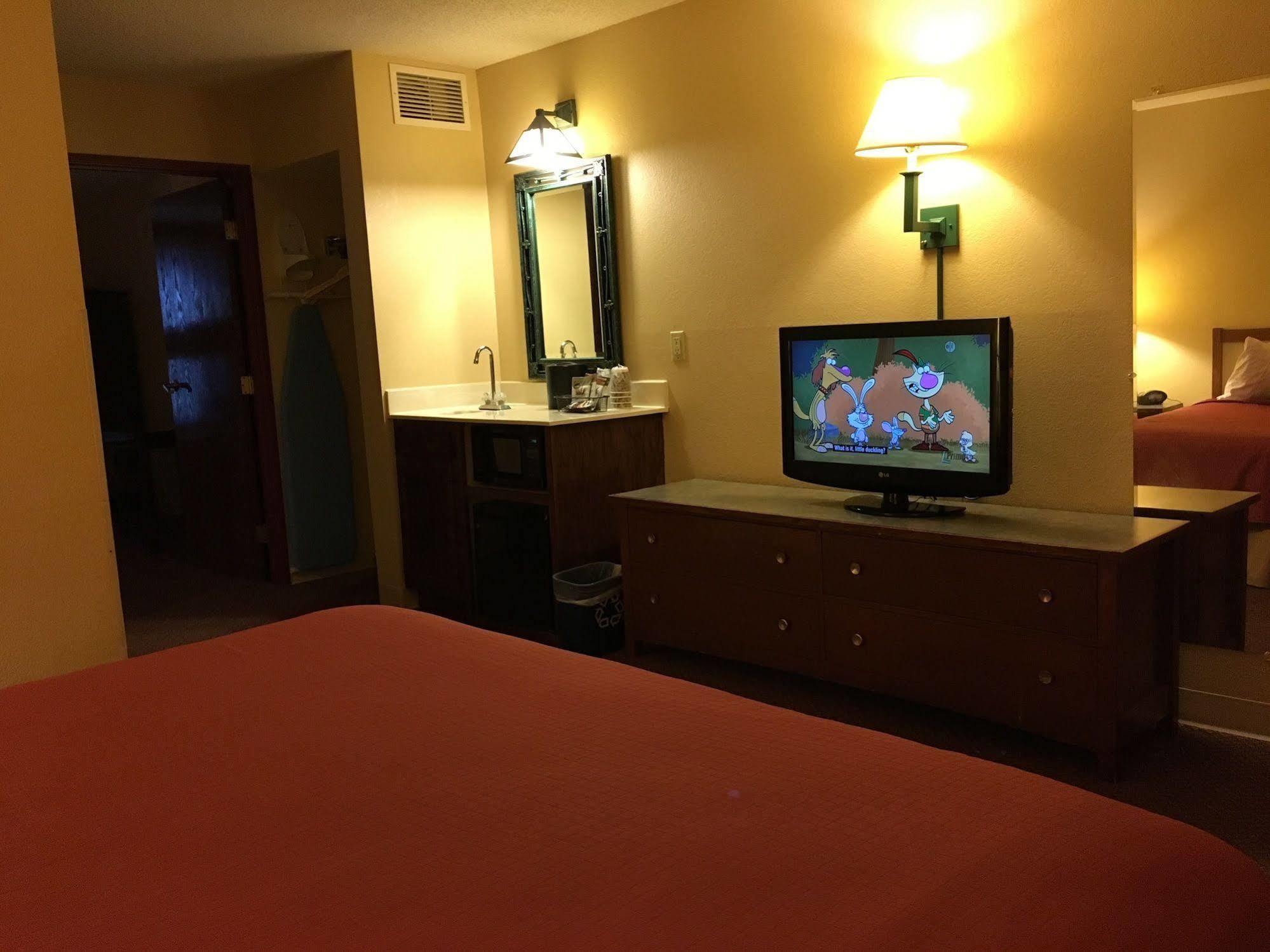 Norwood Inn And Suites Chaska מראה חיצוני תמונה