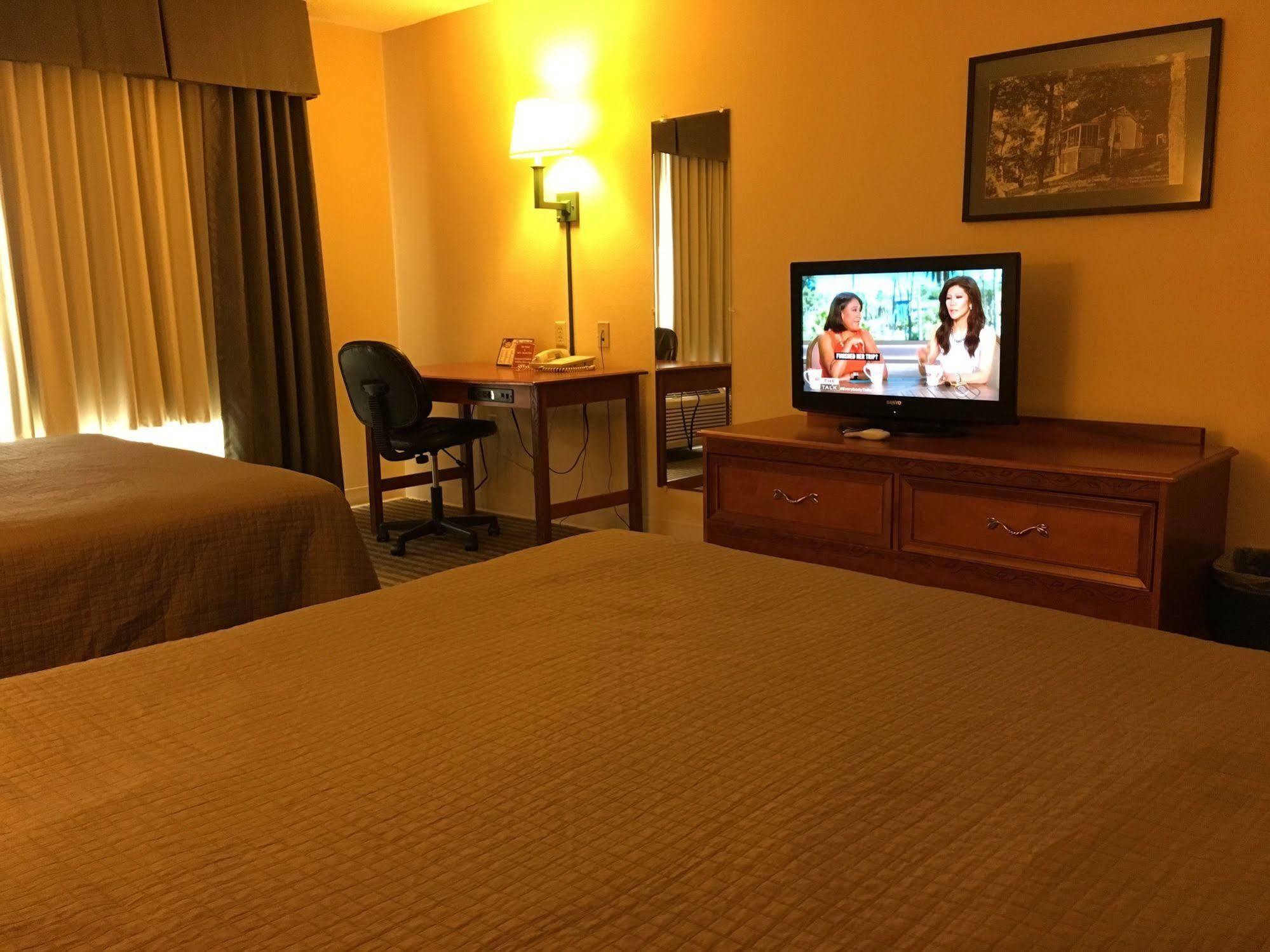 Norwood Inn And Suites Chaska מראה חיצוני תמונה