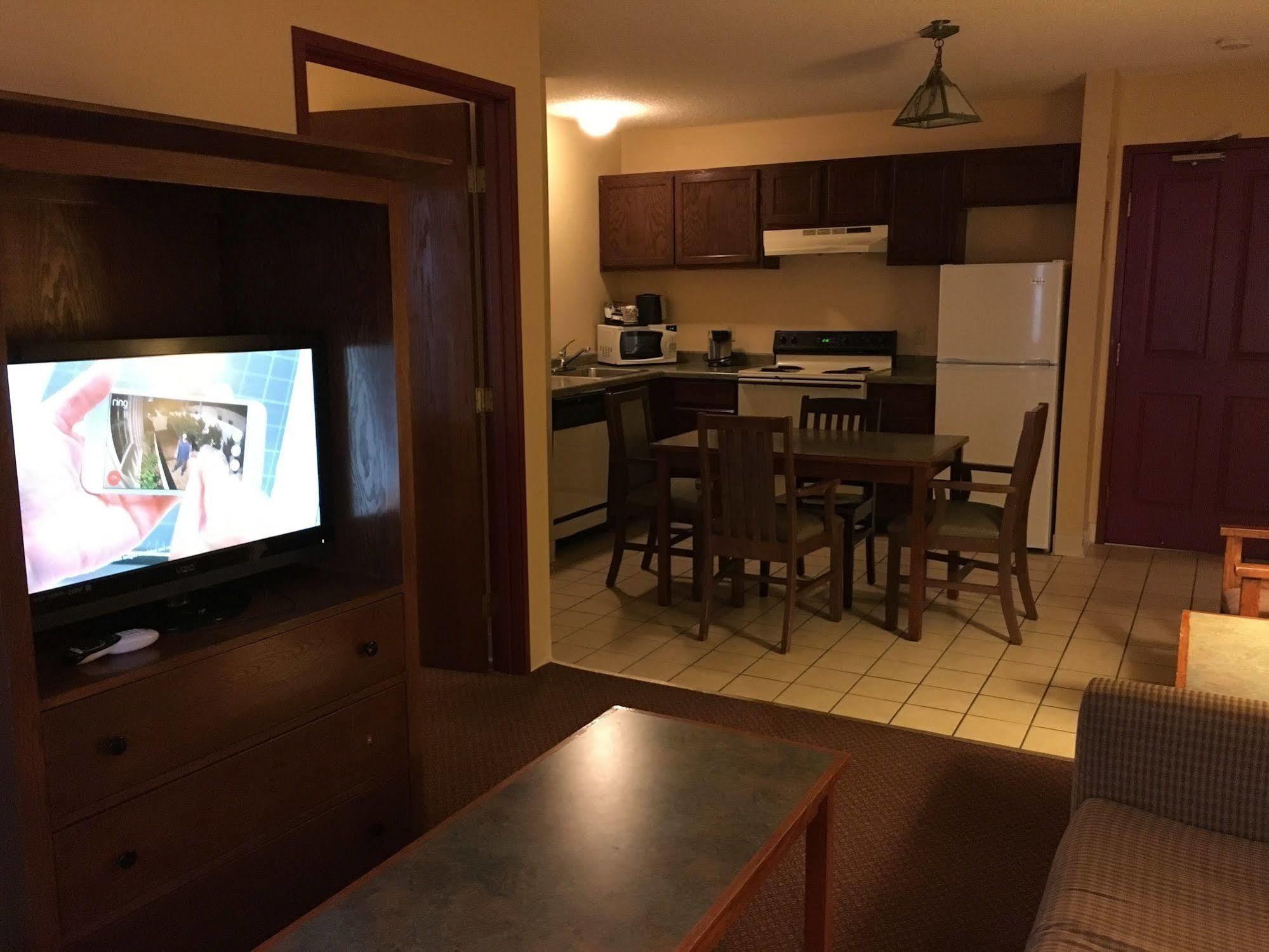 Norwood Inn And Suites Chaska מראה חיצוני תמונה