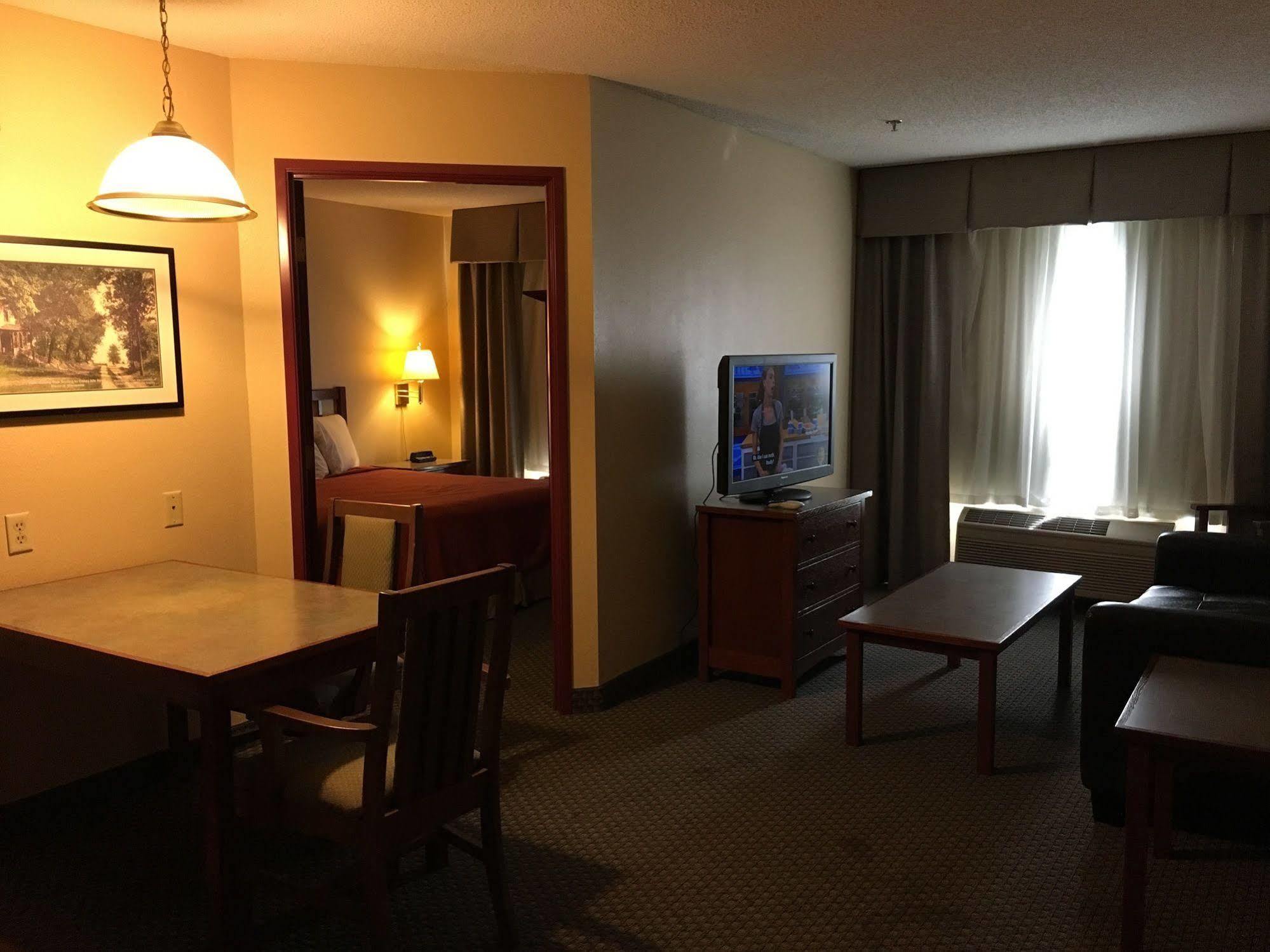 Norwood Inn And Suites Chaska מראה חיצוני תמונה