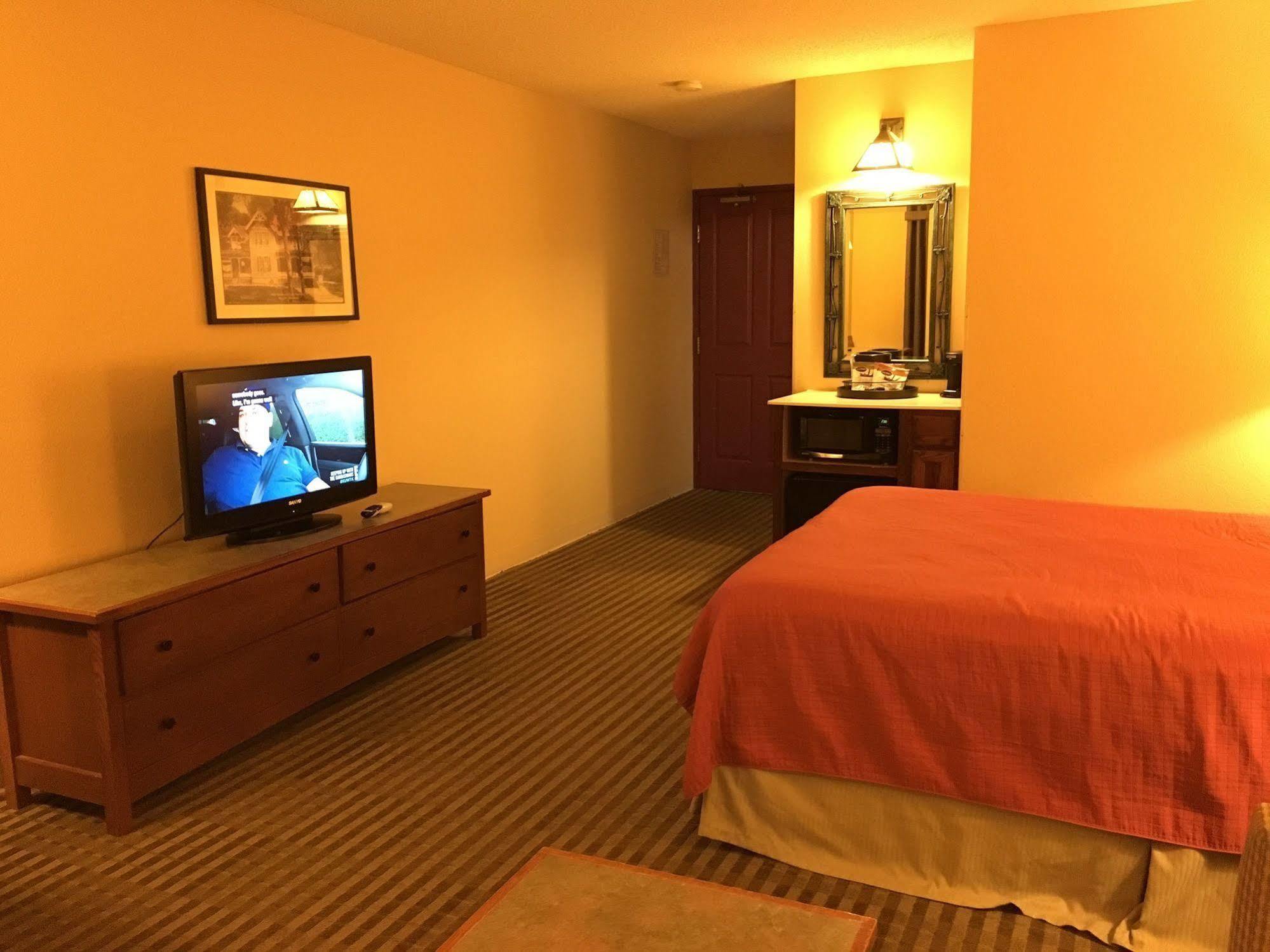 Norwood Inn And Suites Chaska מראה חיצוני תמונה