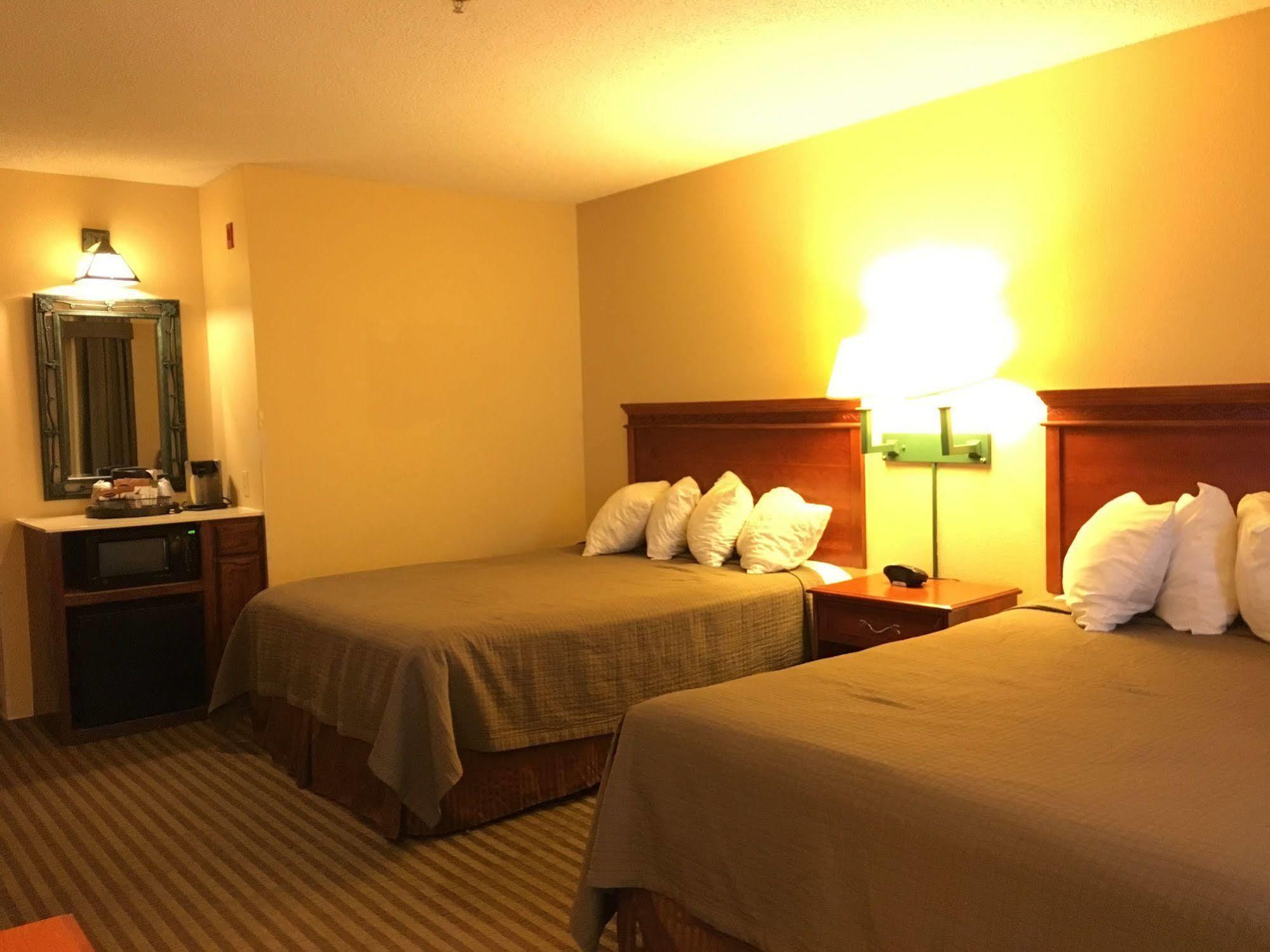 Norwood Inn And Suites Chaska מראה חיצוני תמונה