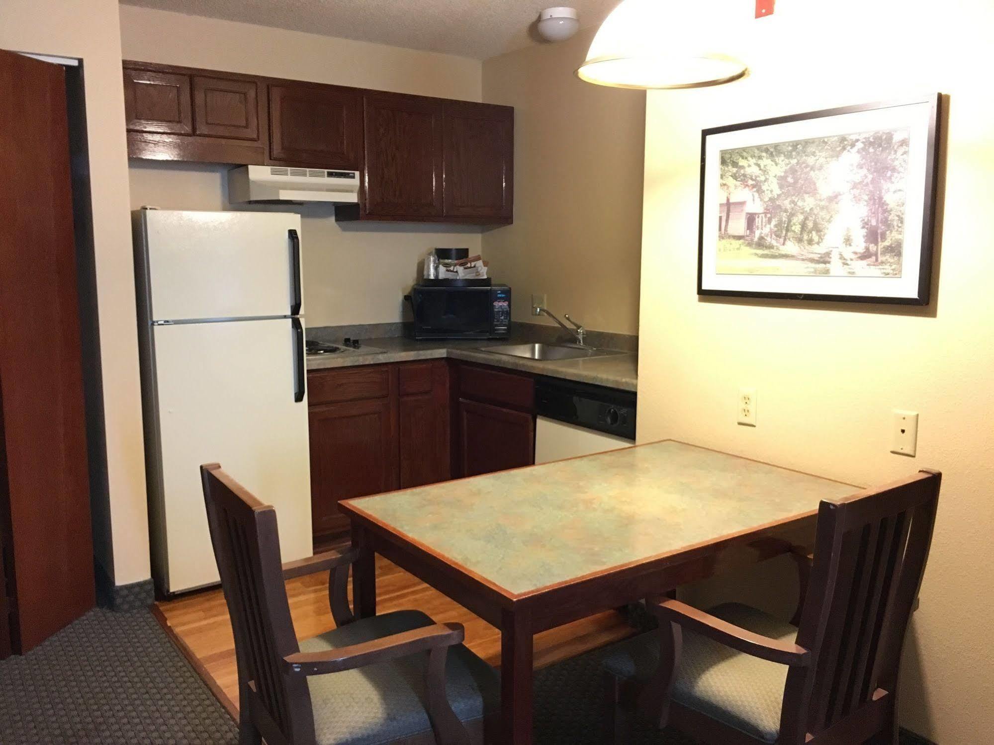 Norwood Inn And Suites Chaska מראה חיצוני תמונה