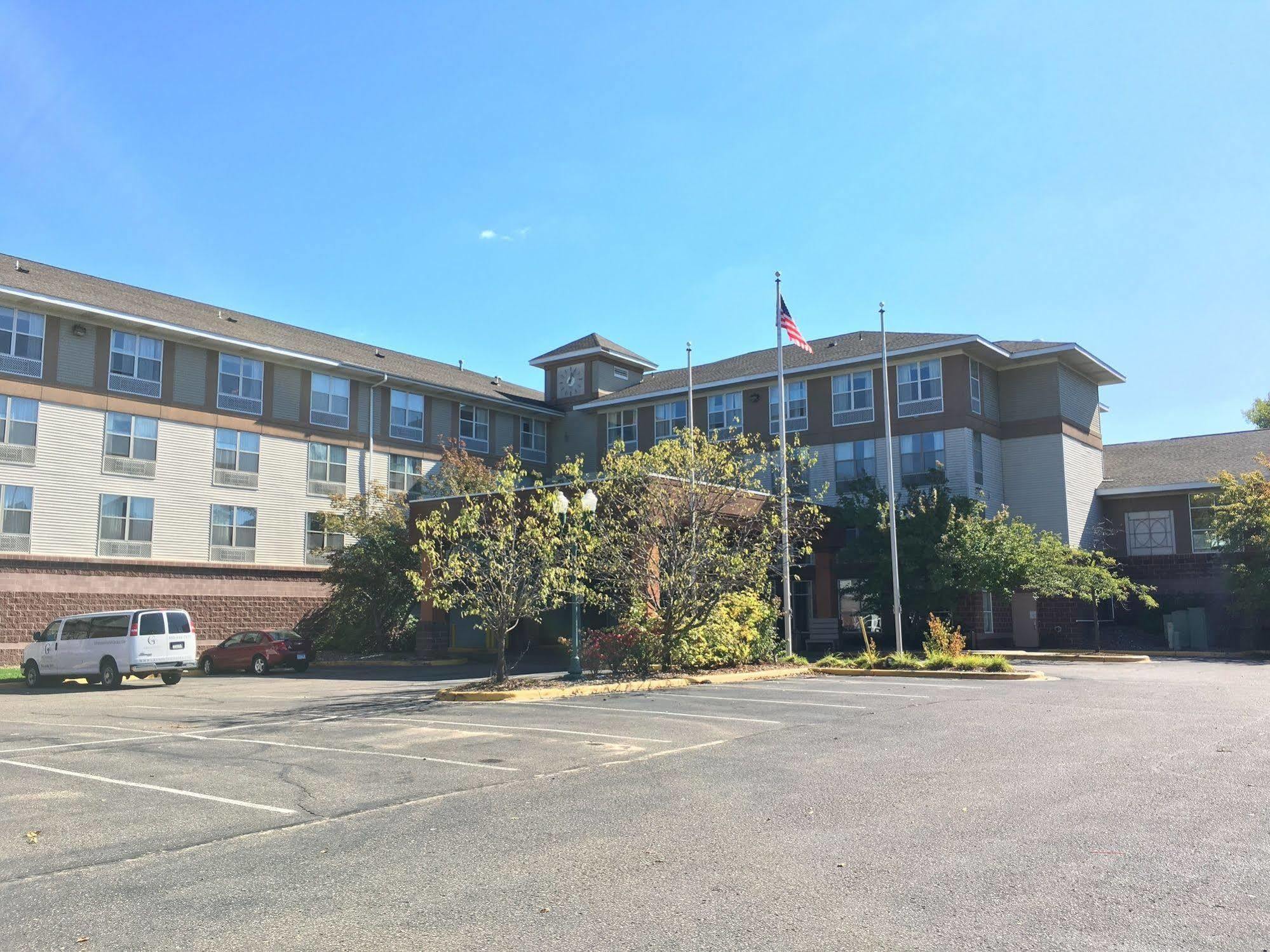 Norwood Inn And Suites Chaska מראה חיצוני תמונה