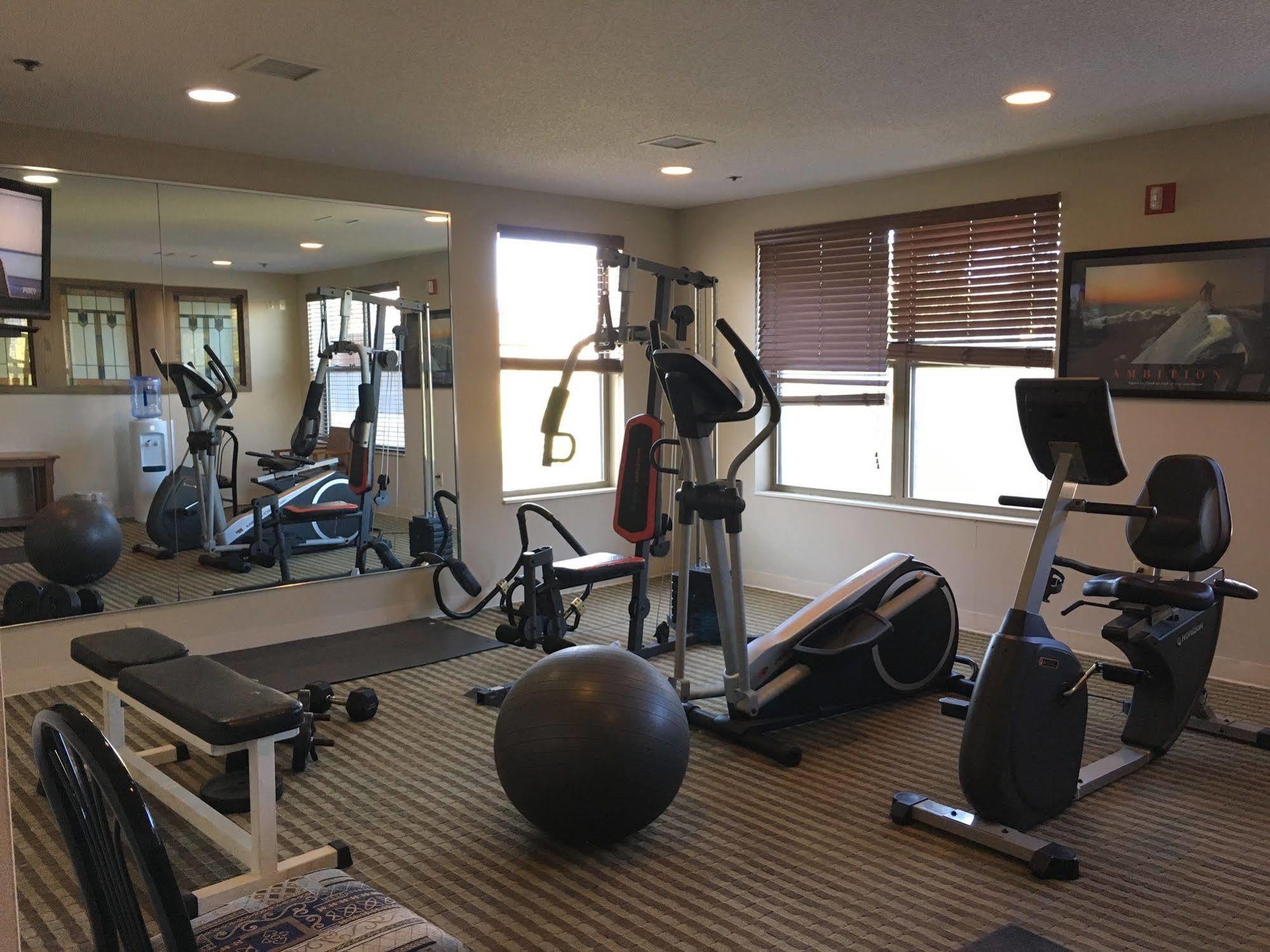 Norwood Inn And Suites Chaska מראה חיצוני תמונה