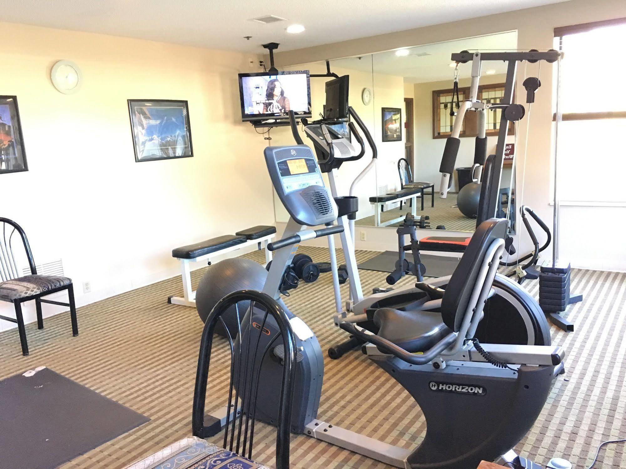 Norwood Inn And Suites Chaska מראה חיצוני תמונה